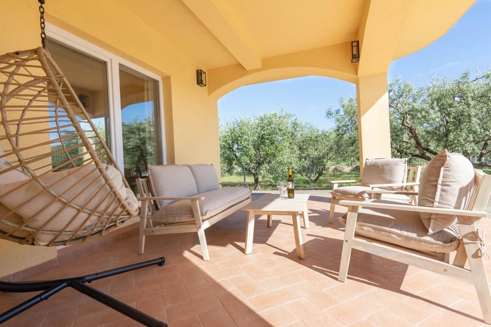 Day, Balcony/Terrace, Seating area
