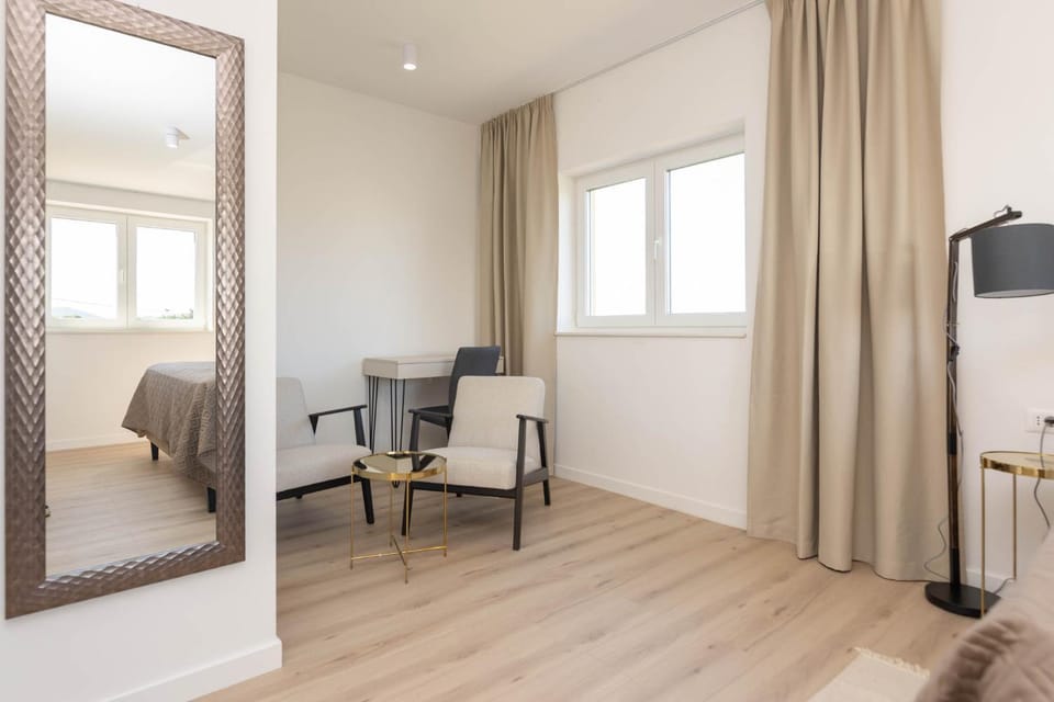 Photo of the whole room, Seating area, Bedroom