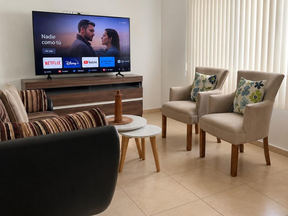 Communal lounge/ TV room, TV and multimedia, Living room, Seating area