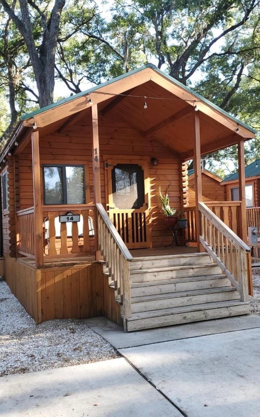 Home Cozy Cabin Near Casino & Busch Gardens Cabin in Tampa