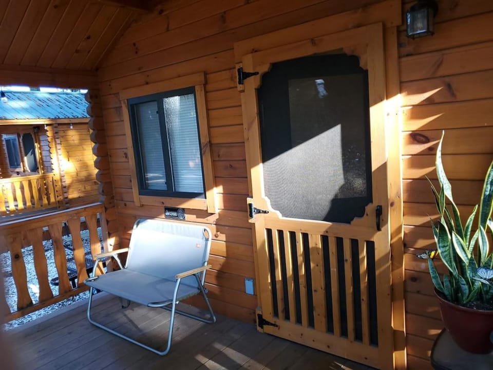 Home Cozy Cabin Near Casino & Busch Gardens Cabin in Tampa