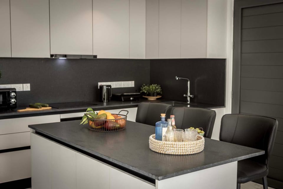 Kitchen or kitchenette, Dining area, minibar, stove, toaster