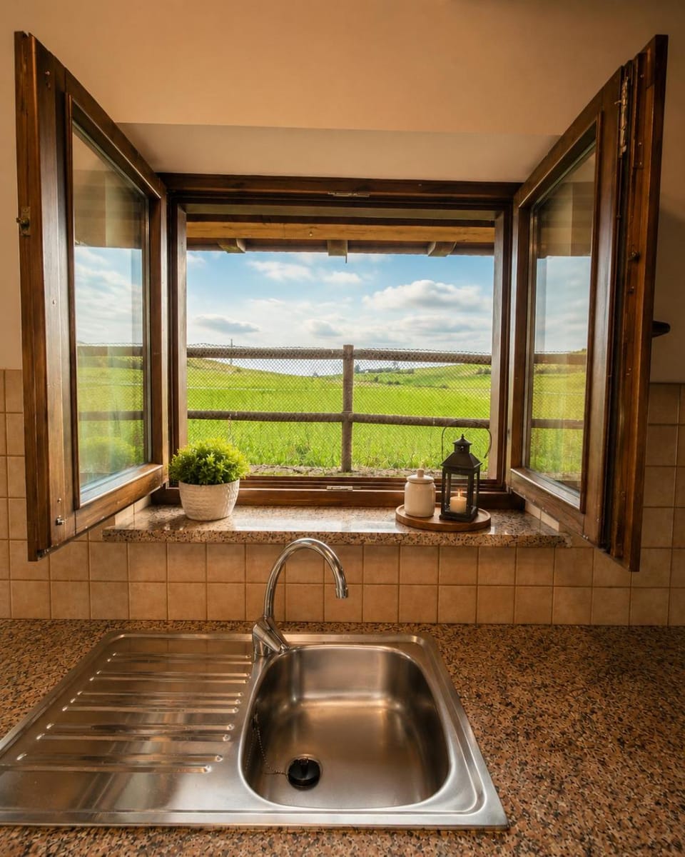 View (from property/room), Kitchen or kitchenette, Mountain view, toaster