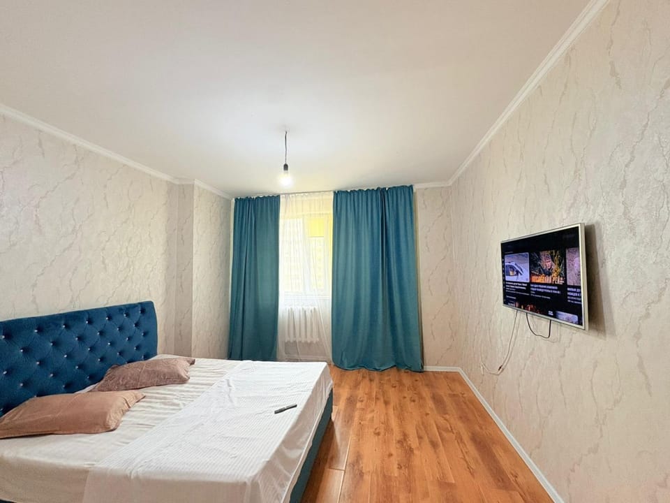 Bed, TV and multimedia, Bedroom