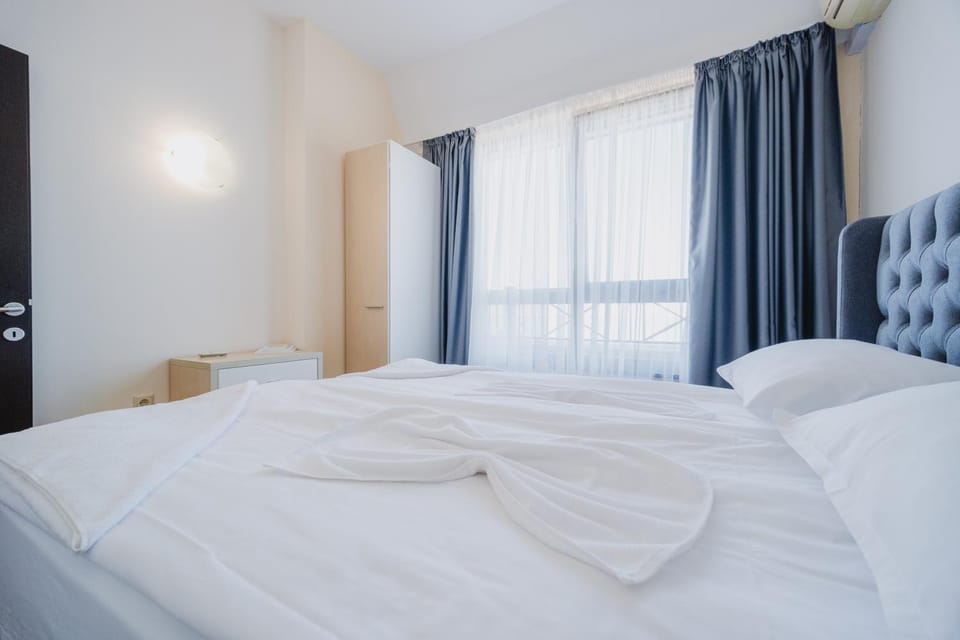 Bed, towels, wardrobe