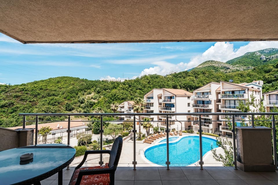 View (from property/room), Balcony/Terrace, Swimming pool