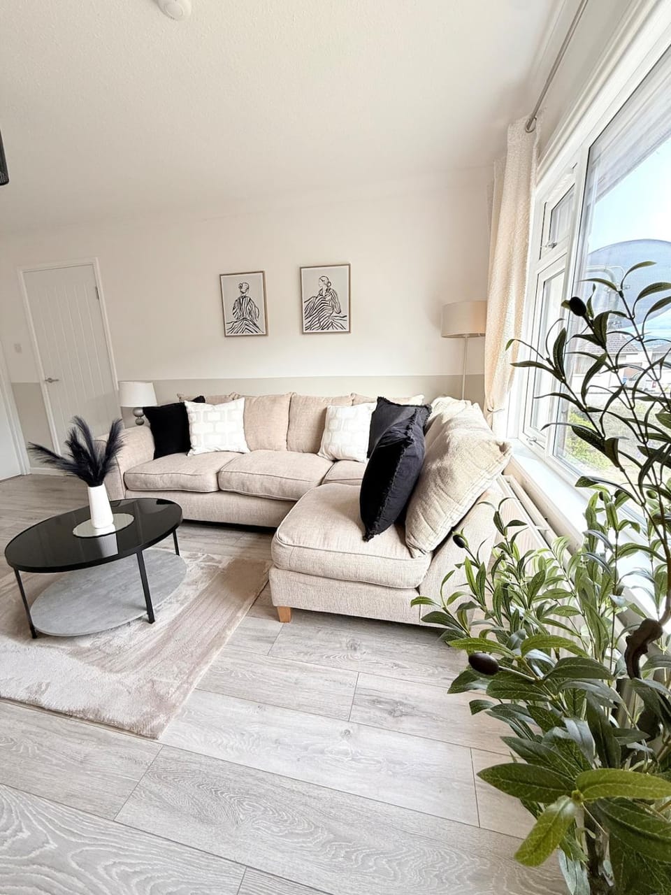 TV and multimedia, Living room, Seating area, internet