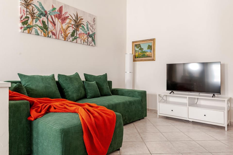 Communal lounge/ TV room, TV and multimedia, Living room, Evening entertainment