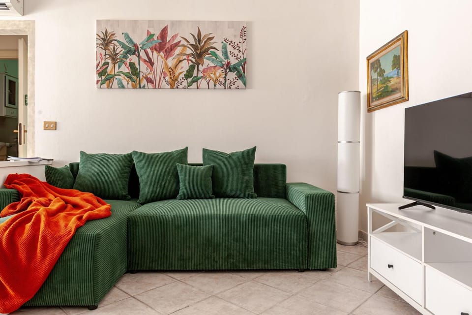 Communal lounge/ TV room, TV and multimedia, Living room, Evening entertainment