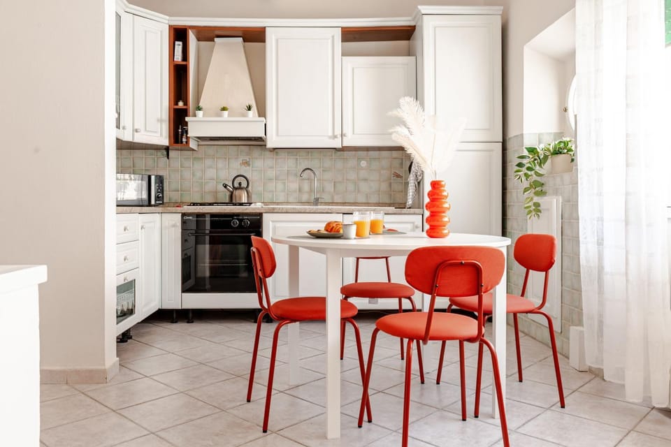 Kitchen or kitchenette, Dining area, oven, stove