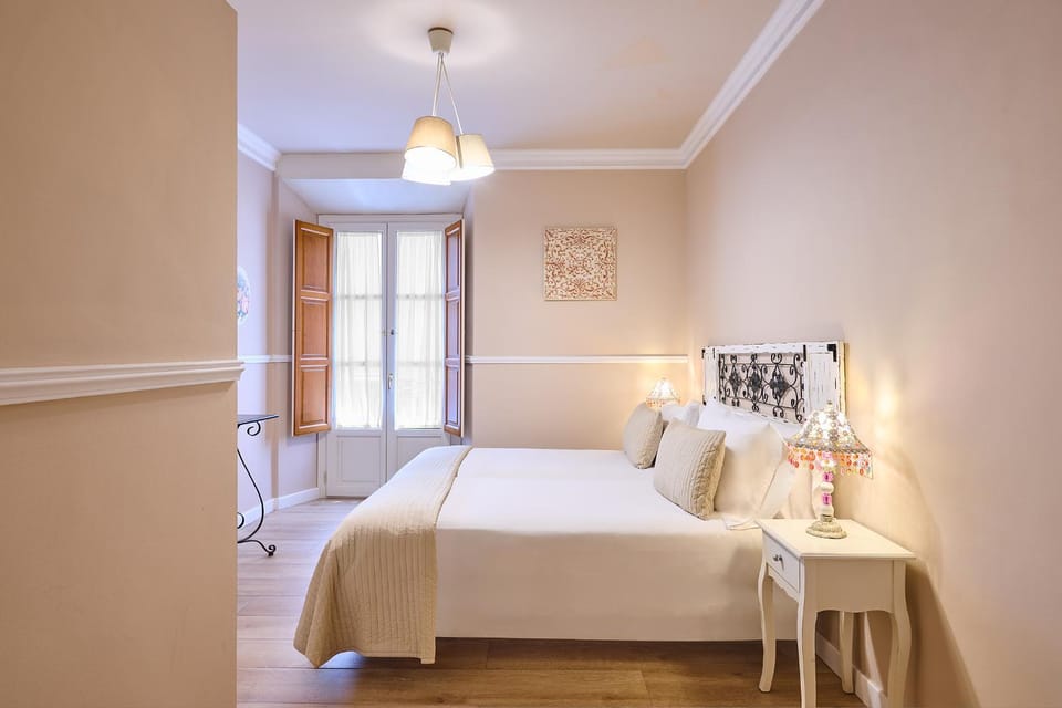 Photo of the whole room, Bedroom