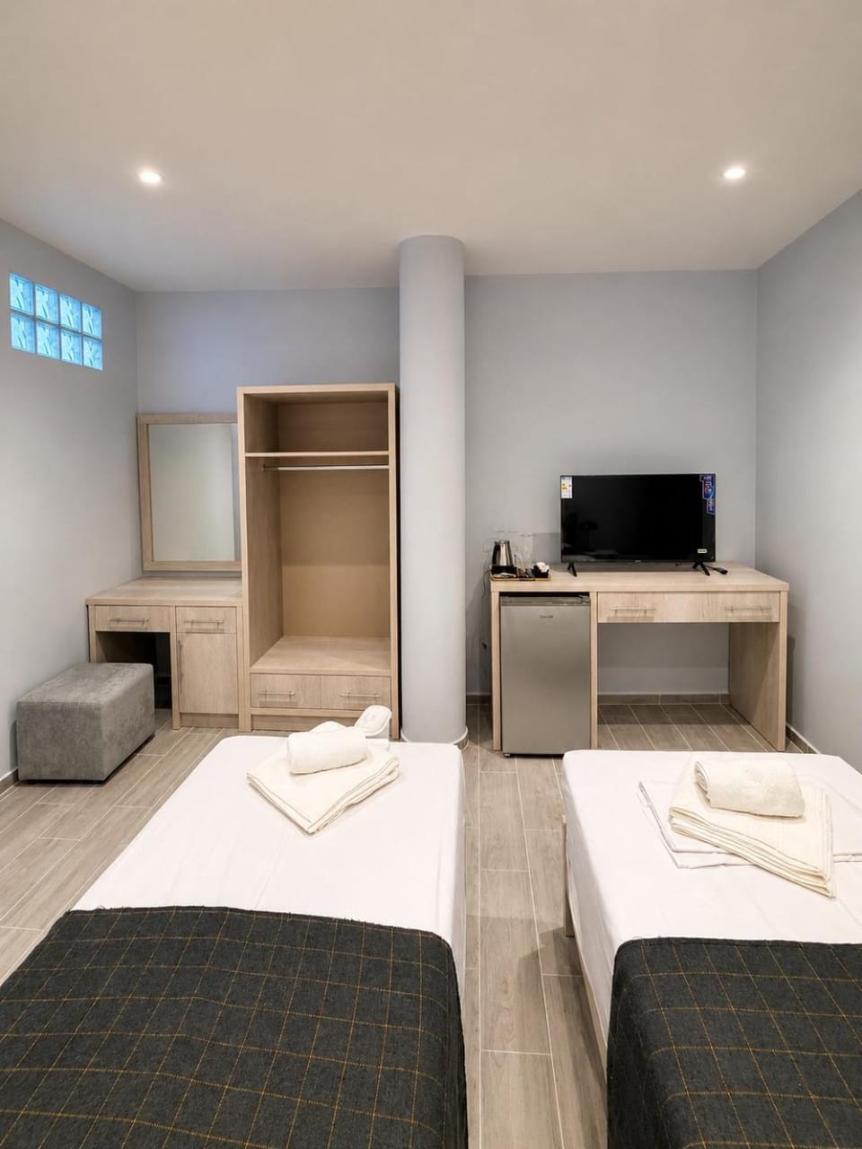 Photo of the whole room, Bedroom