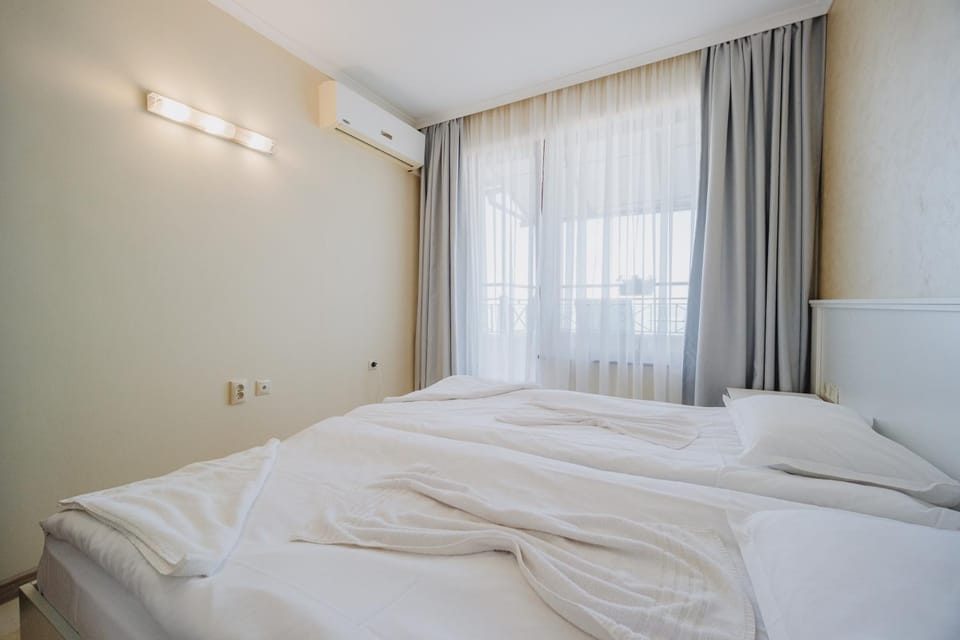 Bed, Bedroom, internet, air conditioner