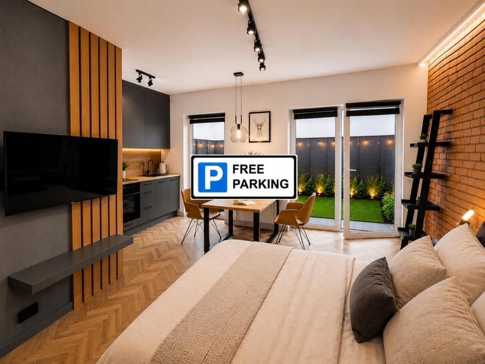 Bed, TV and multimedia, Living room, Photo of the whole room