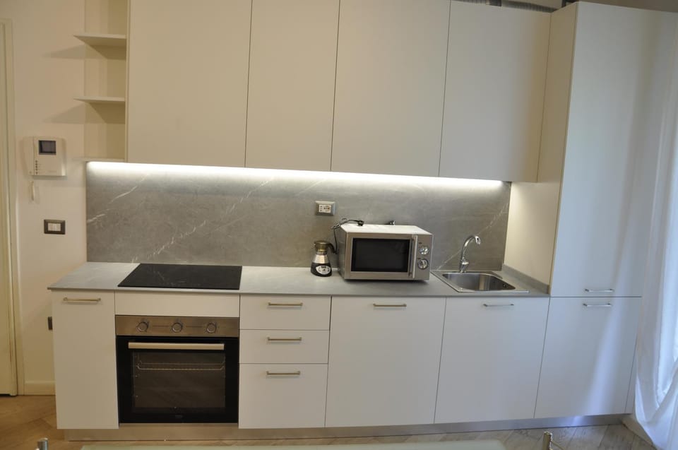 Coffee/tea facilities, Kitchen or kitchenette, stove, kitchen