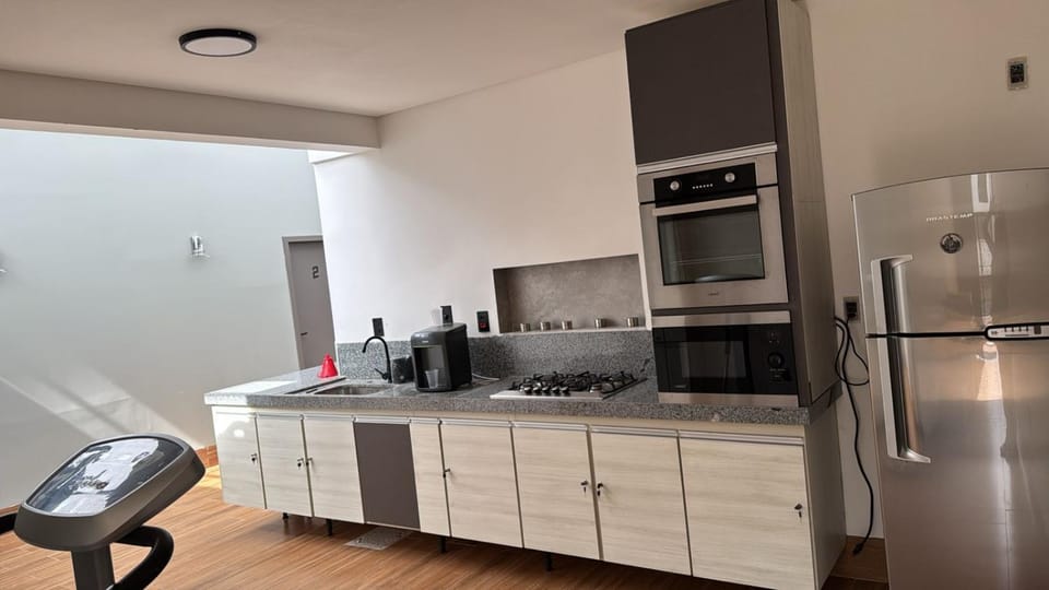 Quarto Personalizado Individual aconchegante novo no coração da cidade -Ufla- restaurantes e padaria Bed and Breakfast in State of São Paulo