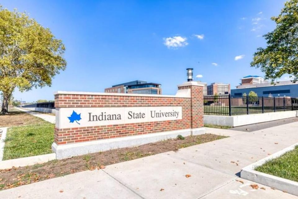 2BR King Bed Grill Firepit near Rose Hulman & ISU House in Terre Haute