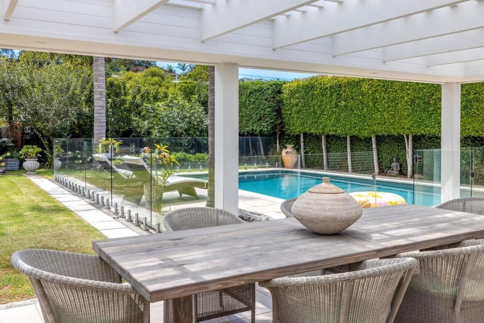 Patio, Garden, Dining area, Garden view, Pool view, Swimming pool