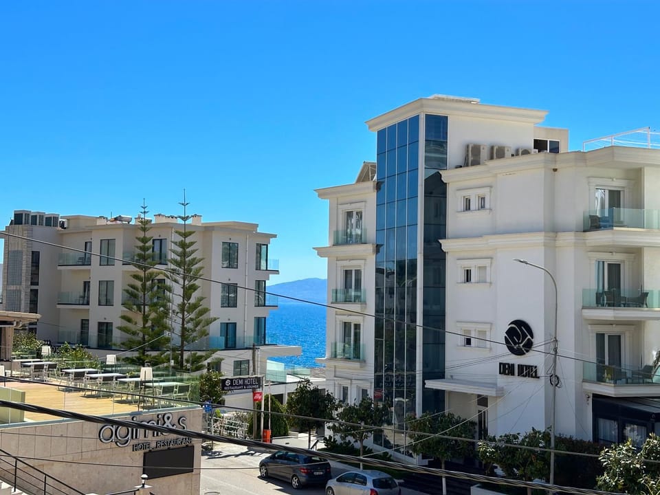 Neighbourhood, City view, Sea view, Street view, Location