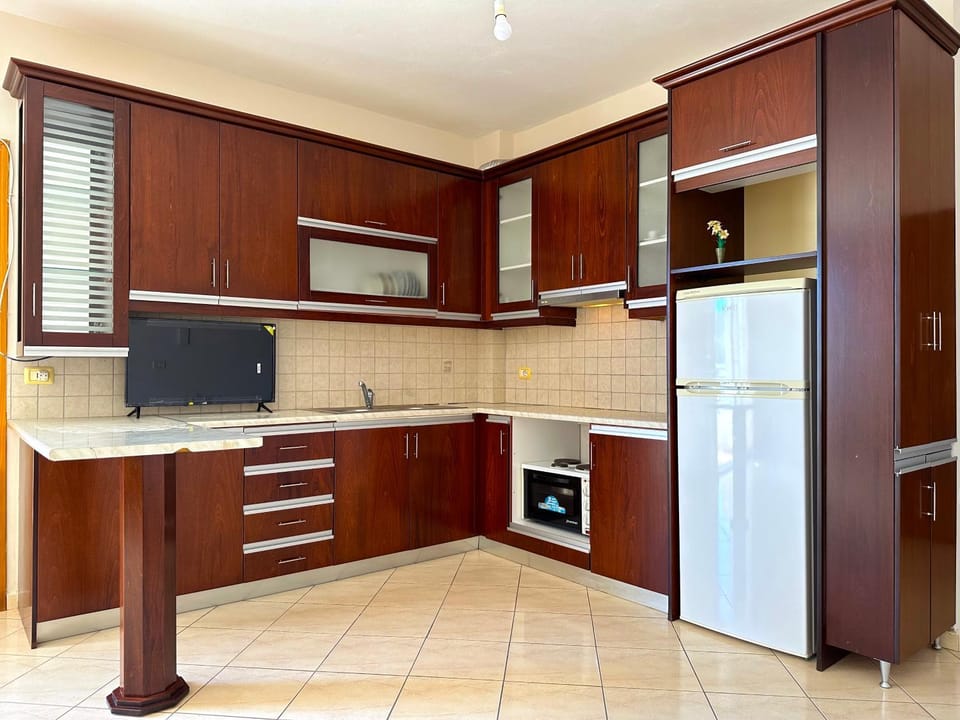 Kitchen or kitchenette, oven, pet friendly, stove