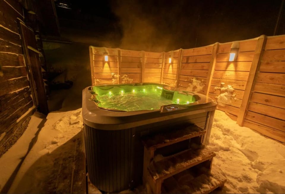 Hot Tub, Spa and wellness centre/facilities
