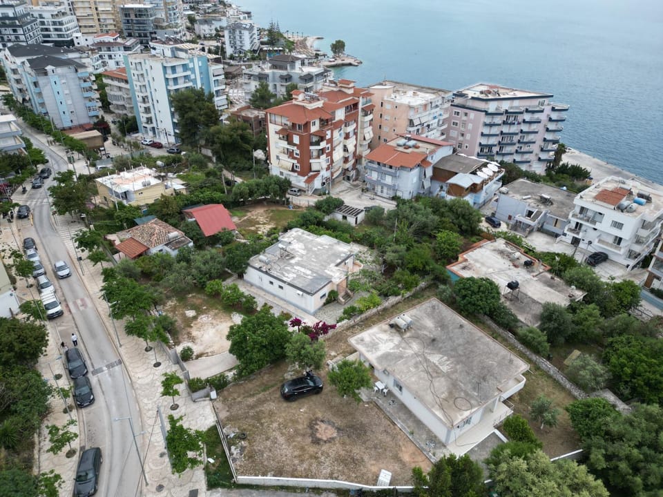Property building, Day, Neighbourhood, Natural landscape, Bird's eye view, City view, Sea view, Street view, Location, Parking