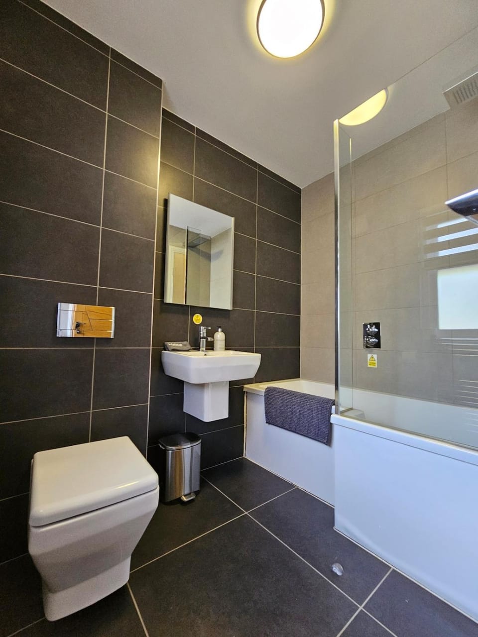Luxury 1 Bedroom apartment with Loch View WHW Apartment in Scotland