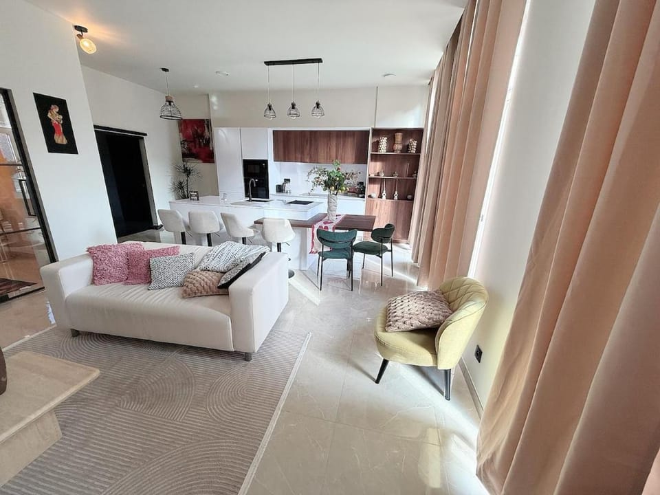 Bright & Stylish 2BR Quiet Terrace Apartment in Brussels
