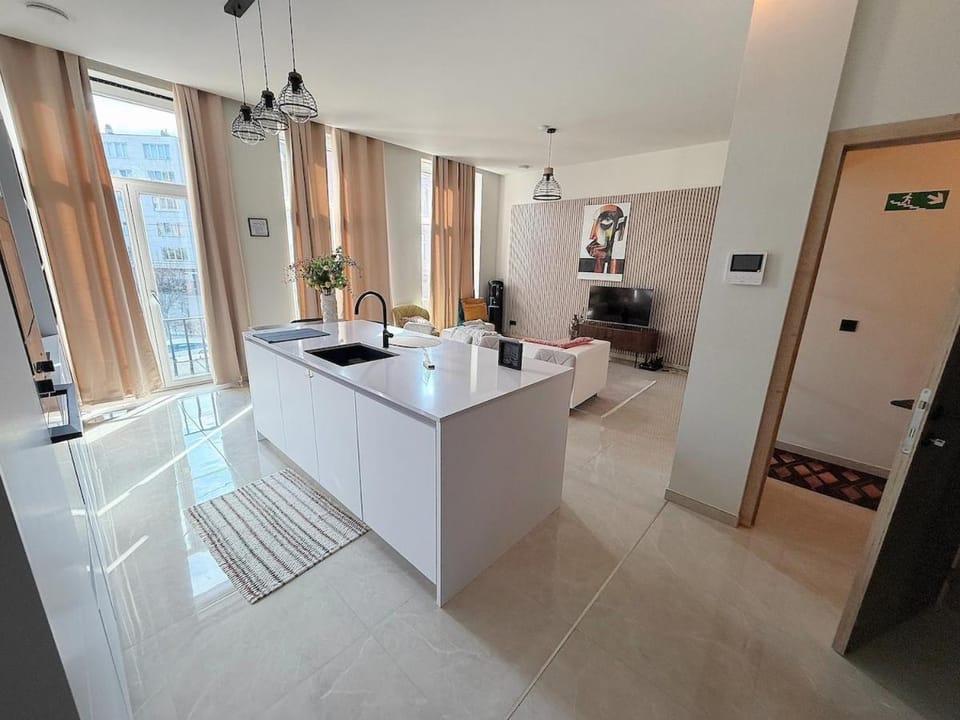 Bright & Stylish 2BR Quiet Terrace Apartment in Brussels
