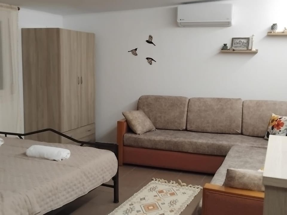 Bed, Photo of the whole room, air conditioner