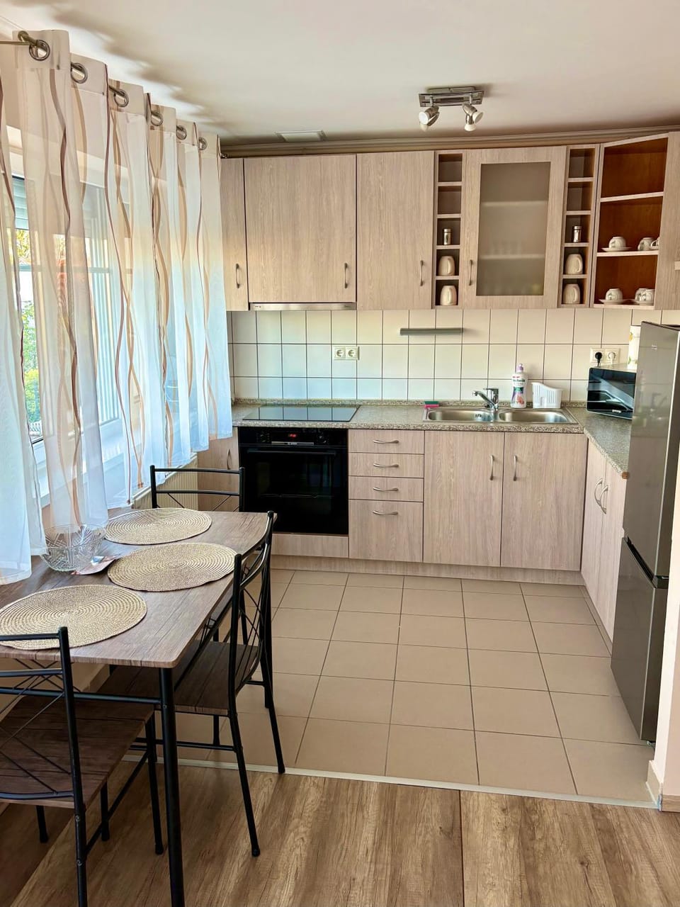 Dining area, kitchen