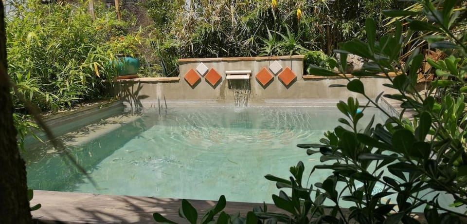 MAISON avec JARDIN ET BASSIN DE BAIGNADE Villa in Uzes