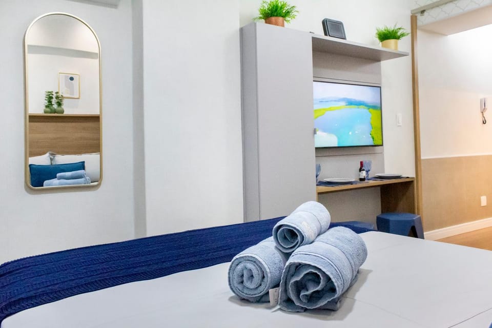 Bed, Decorative detail, towels