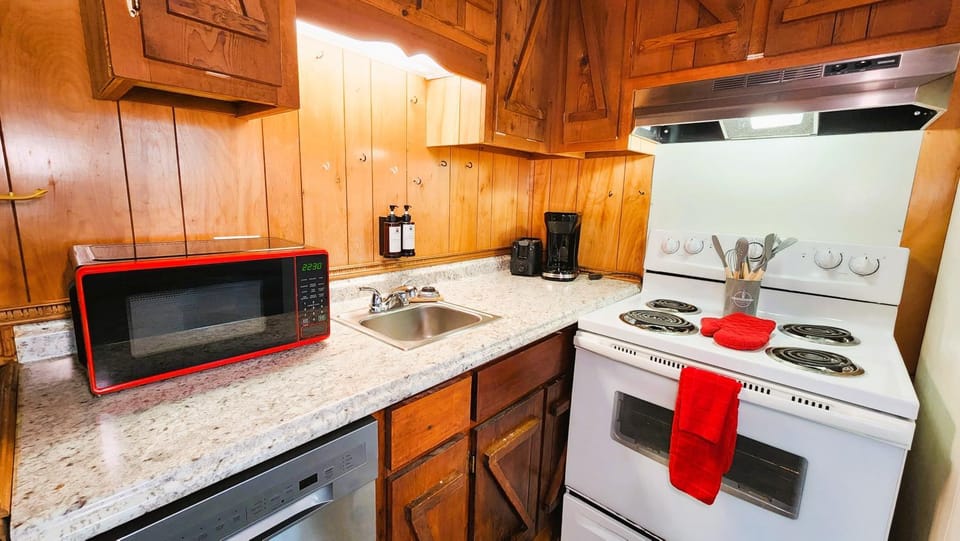 Kitchen or kitchenette, kitchen