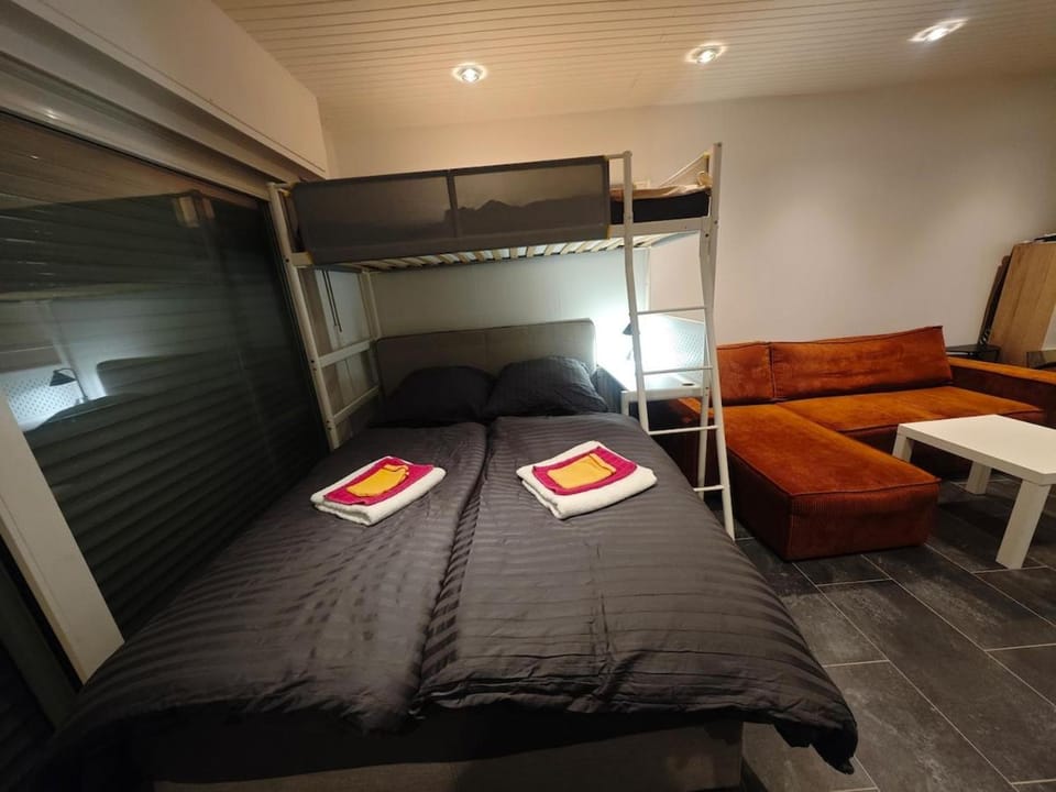 1-Zimmer-Apartment für bis zu 6 Personen mit Terrasse Apartment in Krefeld