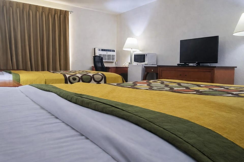 Bed, TV and multimedia, Bedroom, Family, furniture, microwave