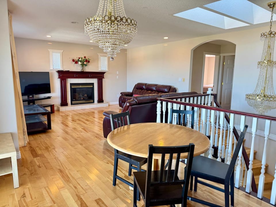 Spacious 2-Bedroom Main Level with 180 Degree Ocean Views in Nanaimo Bed and Breakfast in Nanaimo