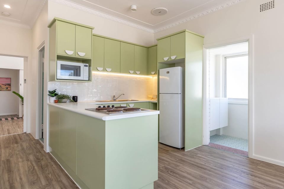 Kitchen or kitchenette, oven, pet friendly, stove