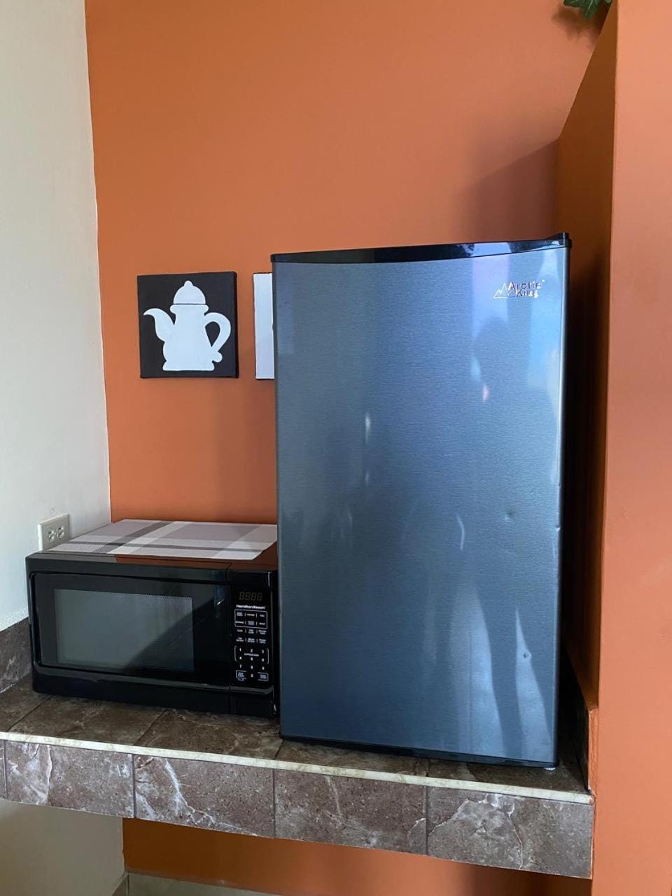 microwave, minibar