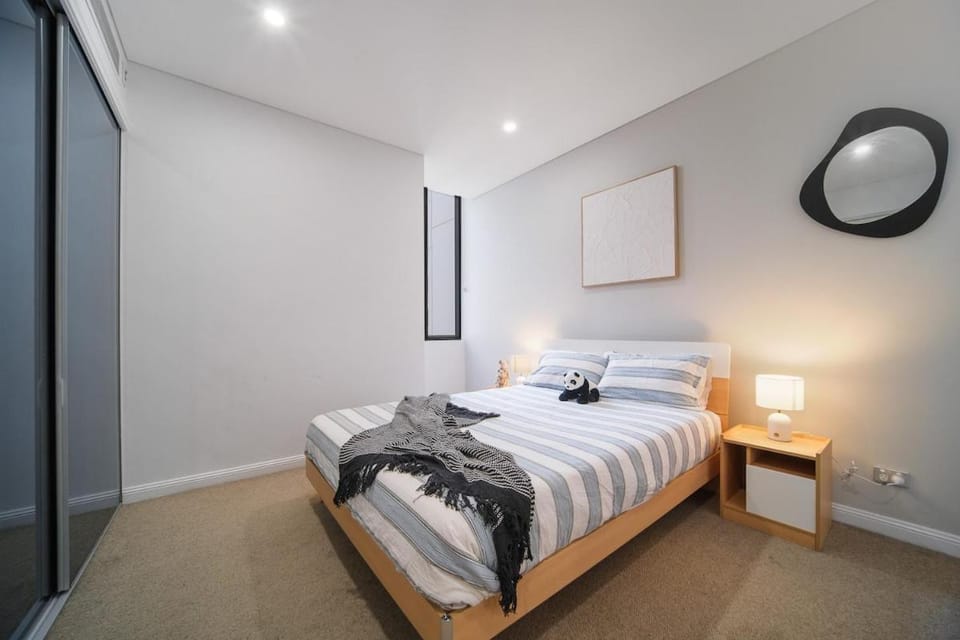Resort-Style 2BR Escape Pool, Gym, Sauna, Parking Apartment in Sydney