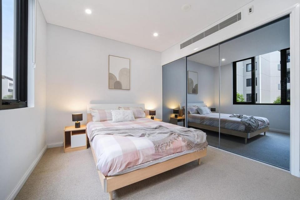 Resort-Style 2BR Escape Pool, Gym, Sauna, Parking Apartment in Sydney