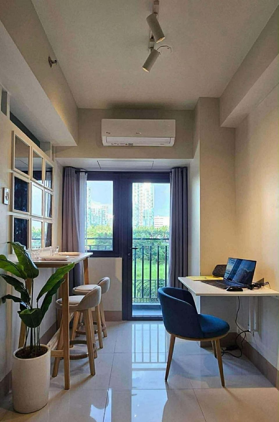 Mall of asia Condotel Hotel in Pasay