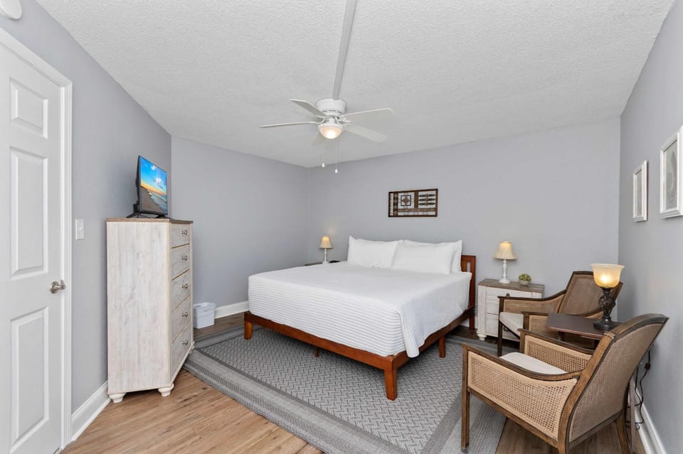 Relaxing Oceanfront 1BR King Bed Pool Dog Friendly Stay W64 House in Myrtle Beach