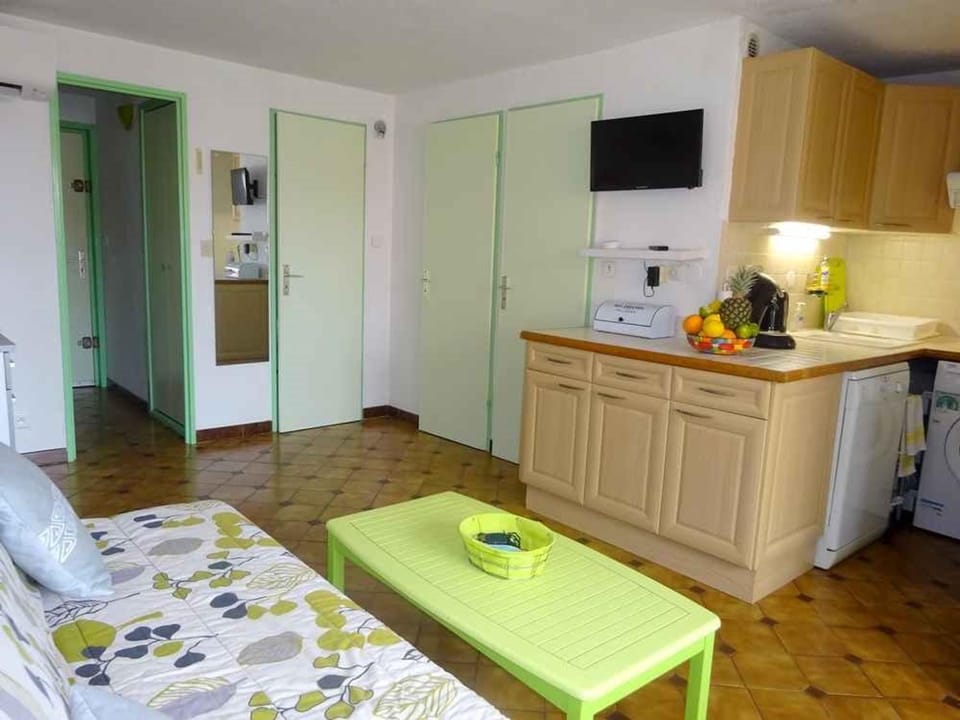 Appartement avec clim et vue lac - 4 pers. - FR-1-81-770 Apartment in Le Barcarès