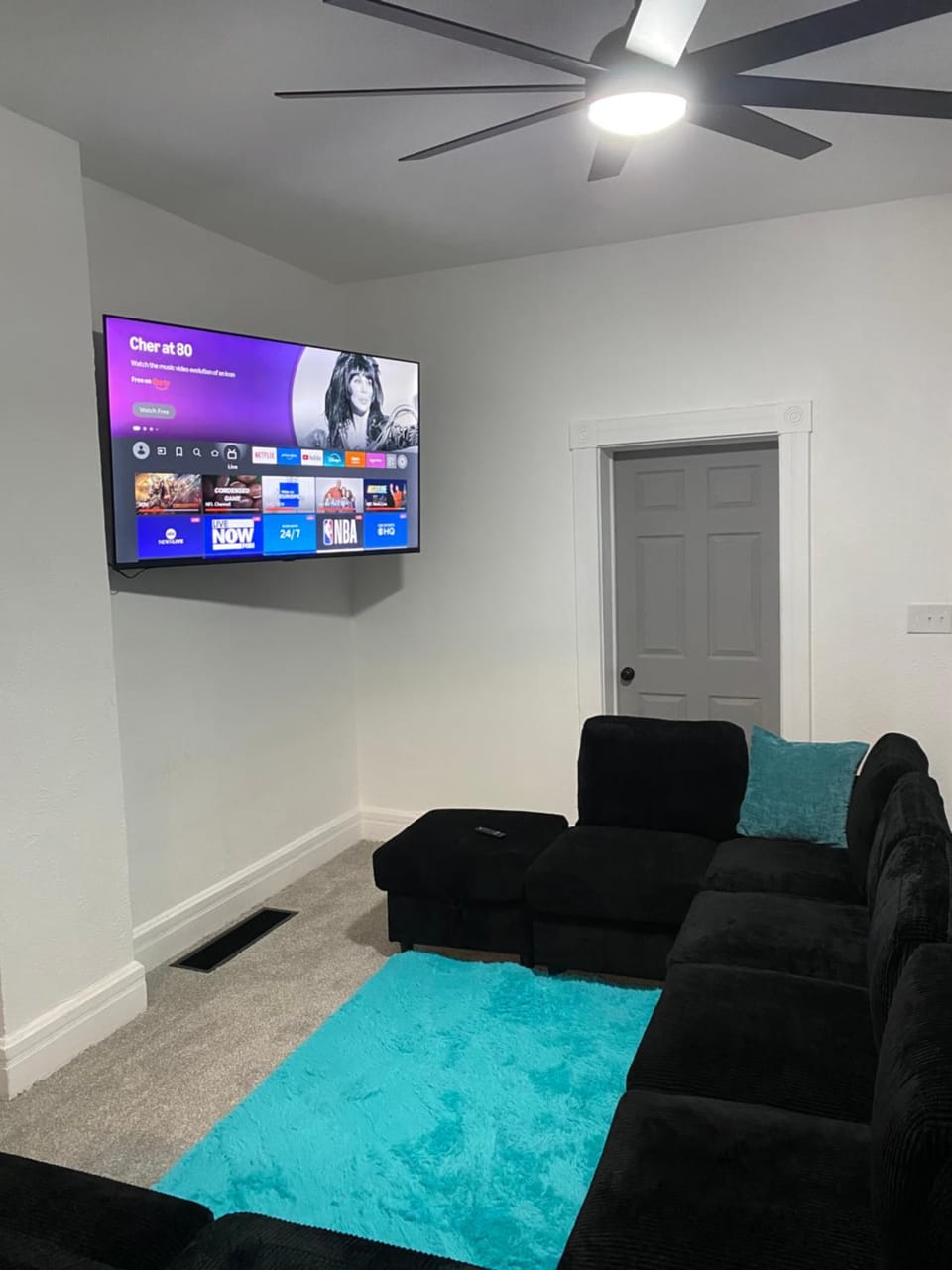 TV and multimedia, Living room, Seating area, Evening entertainment