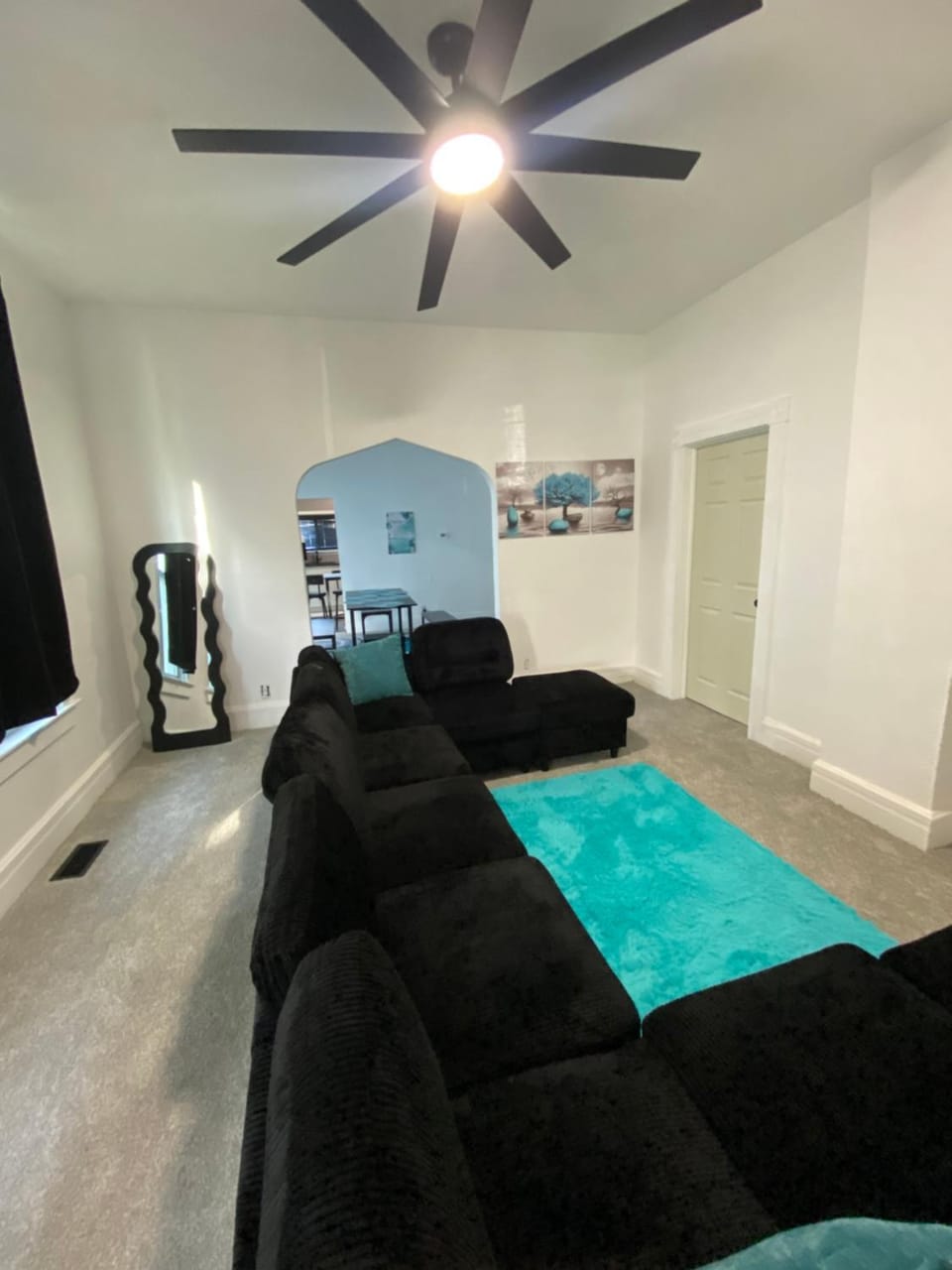 Living room, Photo of the whole room