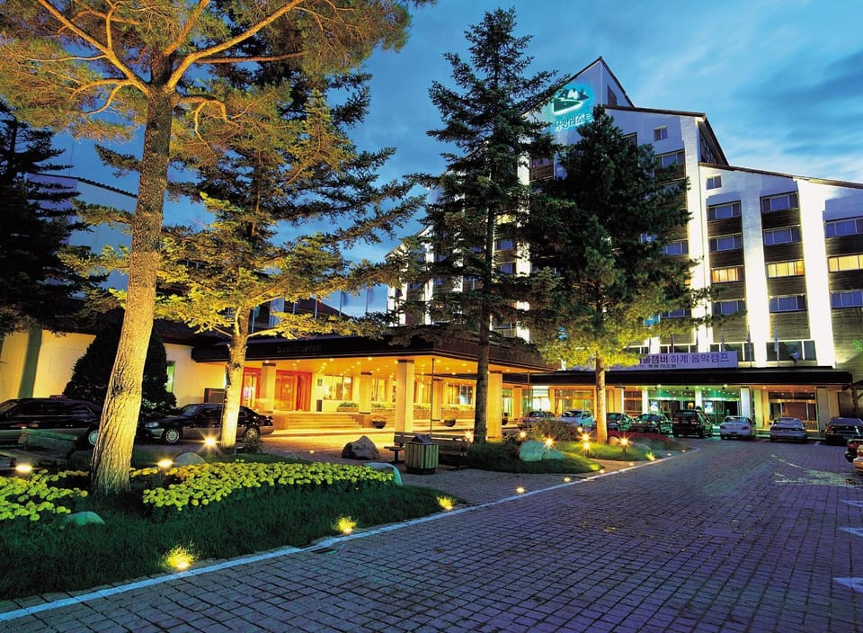 Property building, Facade/entrance, Night, Garden view