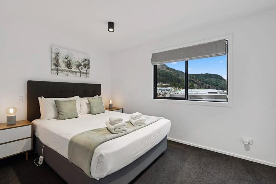 Peak View Apartment with carpark Walk to CBD Apartment in Queenstown