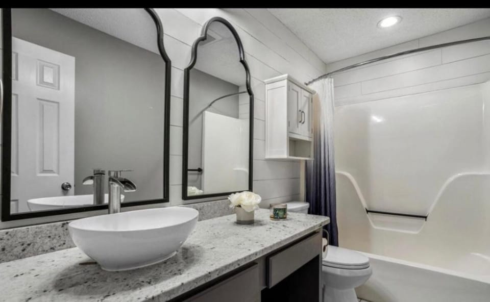 Coastal Serenity Heated pool and hot tub House in Gulfport