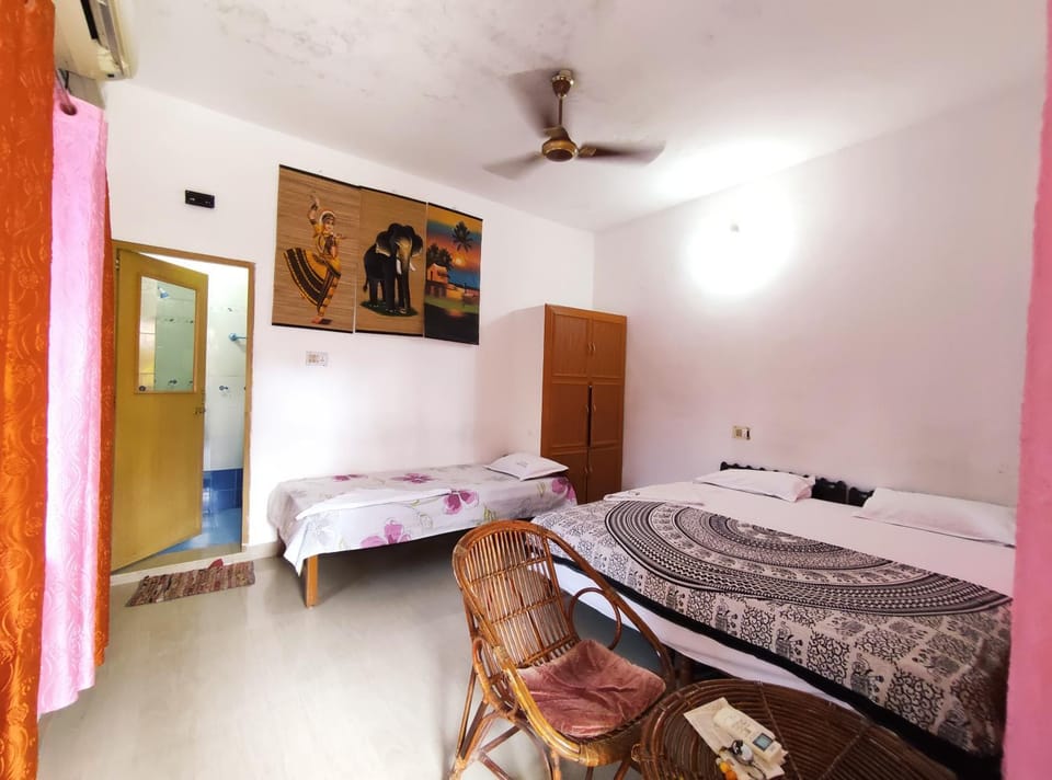 Bed, Photo of the whole room, Bedroom, bunk bed